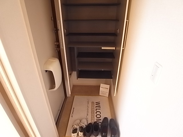 グランモアA棟 玄関