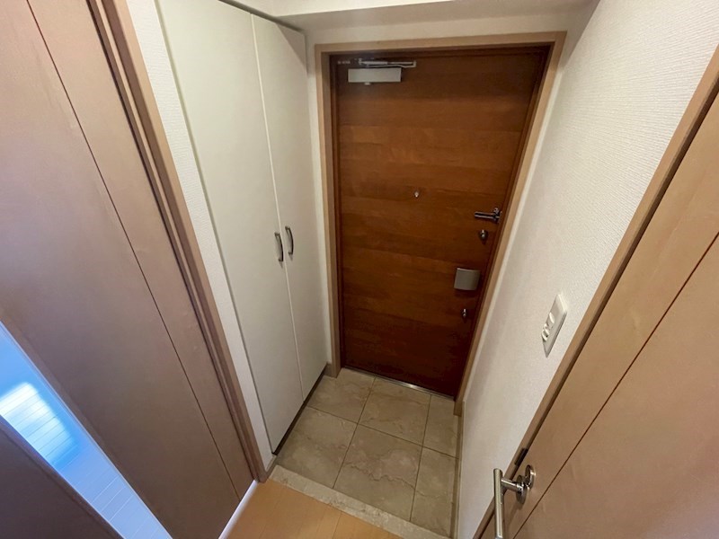 ガクエンヒルズ北千住 玄関