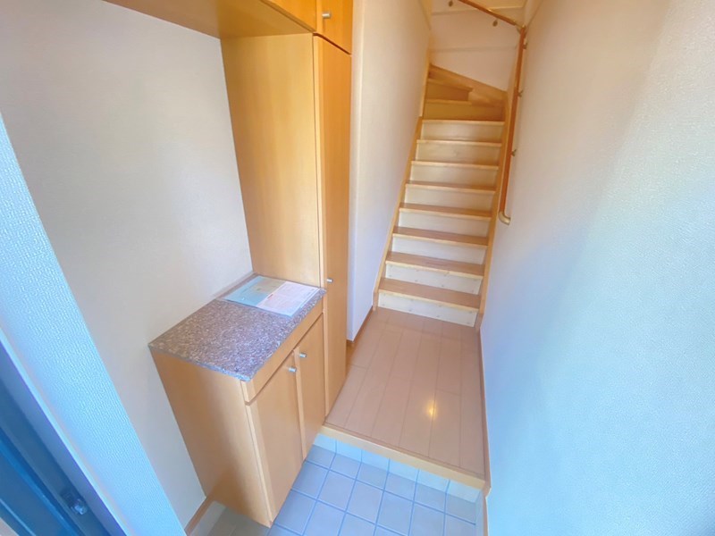 モデルノ・アロッジオ 玄関