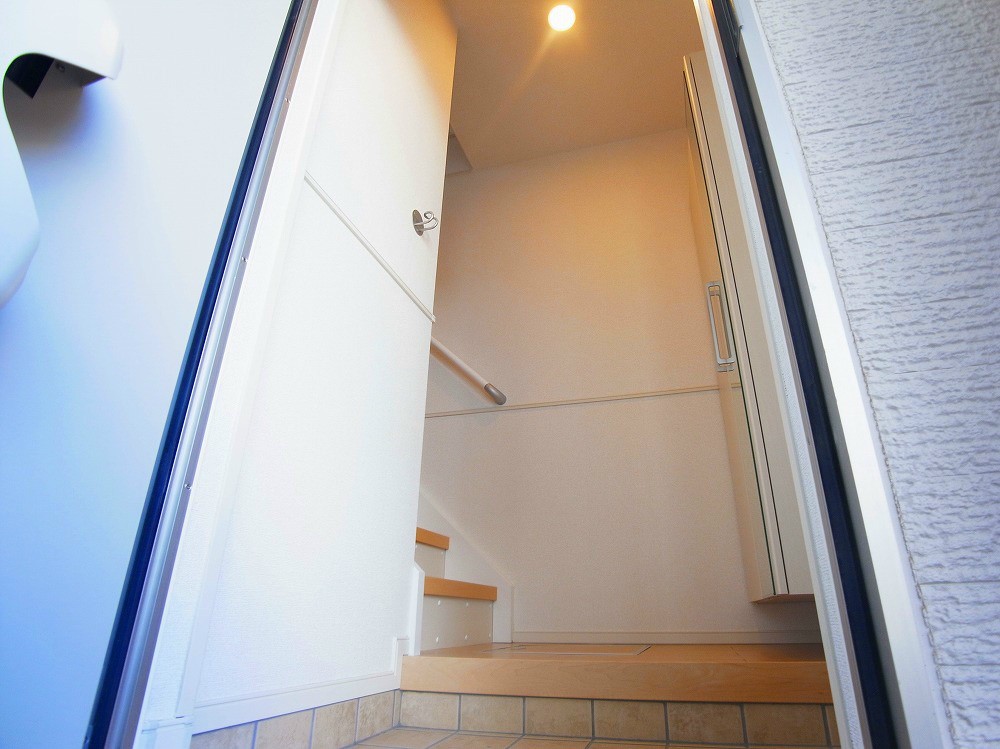 ニューサンモール・アゼリアＡ 玄関