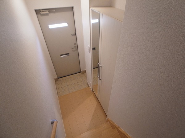 ブリリアントガーデンアゼリアＢ 玄関