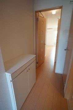 コリーヌ・アビタシオン 玄関