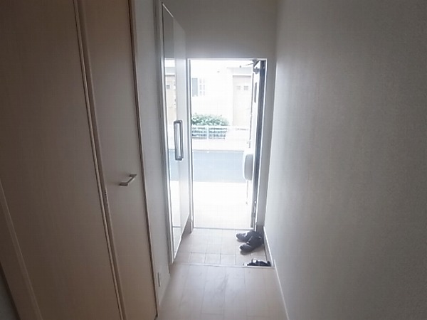 クレストＭ六番館 玄関