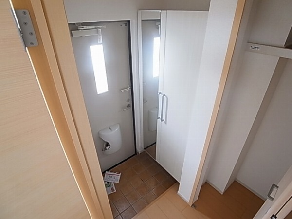 ラ　ヴェリテ 玄関