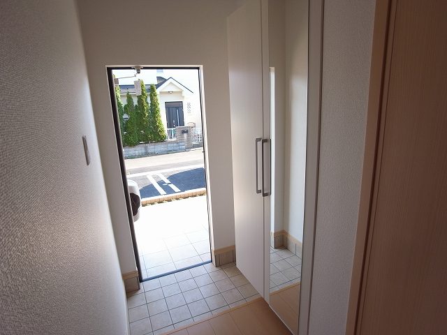 ポンム・ド・テールⅡ 玄関