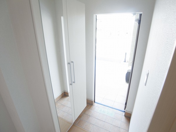 ブリリアントガーデンアゼリアＣ 玄関