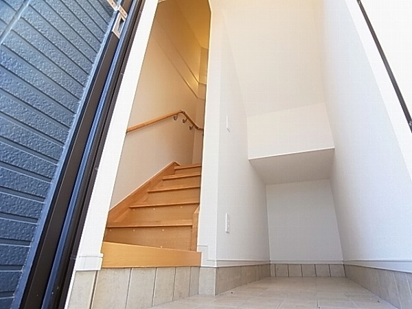 ブリリアントガーデンアゼリアＡ 玄関