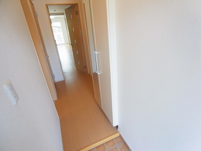 クレストＭ伍番館  玄関