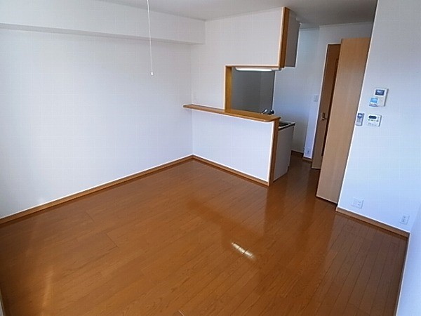 ロックガーデン森B リビング