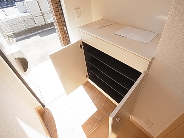 グランツ豊四季 玄関