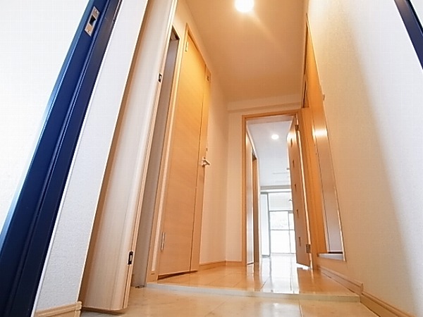 パープルコート・アゼリア 玄関