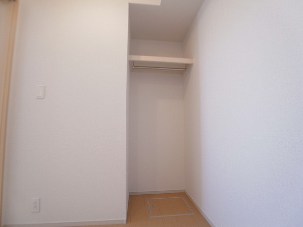 ブリリアントガーデンアゼリアＡ その他3