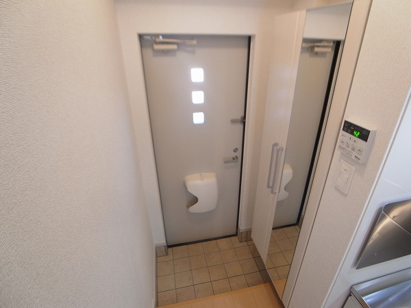 ブリリアントガーデンアゼリアＡ 玄関