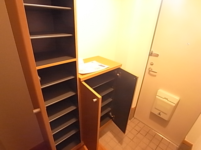 ペルル・ジェモー弐号館 玄関