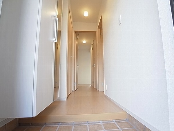 クラベール参番館 玄関