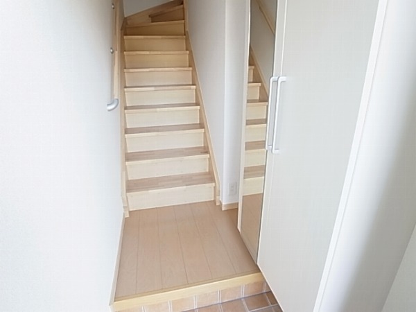 ローズマリーA 玄関