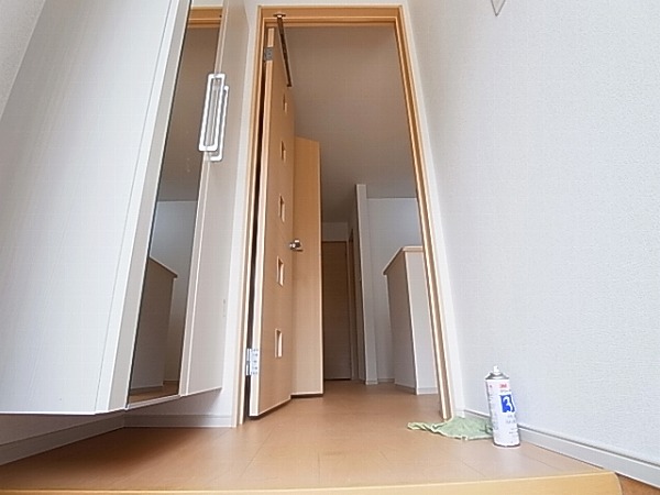 ロジュマン参番館 玄関