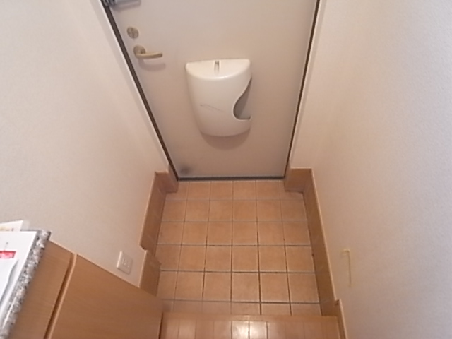 ヒルサイドコートＢ 玄関