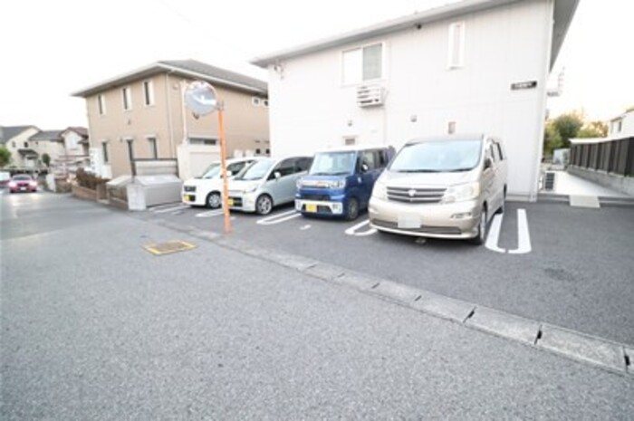 リアンレーヴ 駐車場