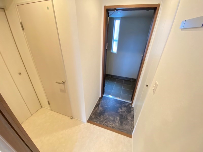 Y・ノヴェルB 玄関