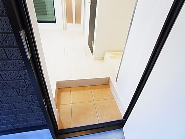 ラ　ヴェリタ 玄関