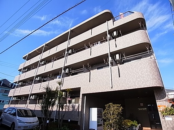 ロイヤルハウス 302号室 外観