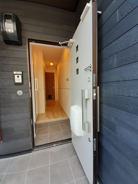 イーストサイド・エリカーナ 玄関