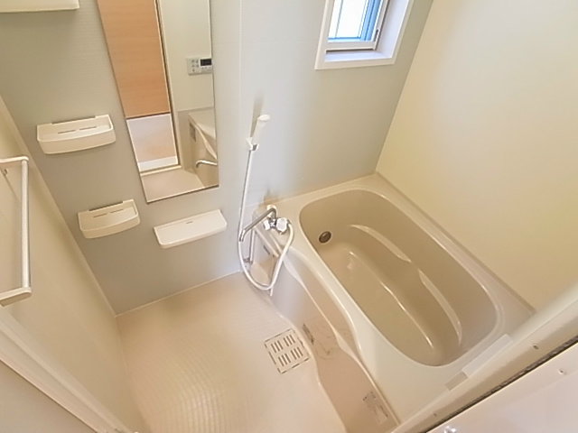 リズ　コリーヌ 風呂画像