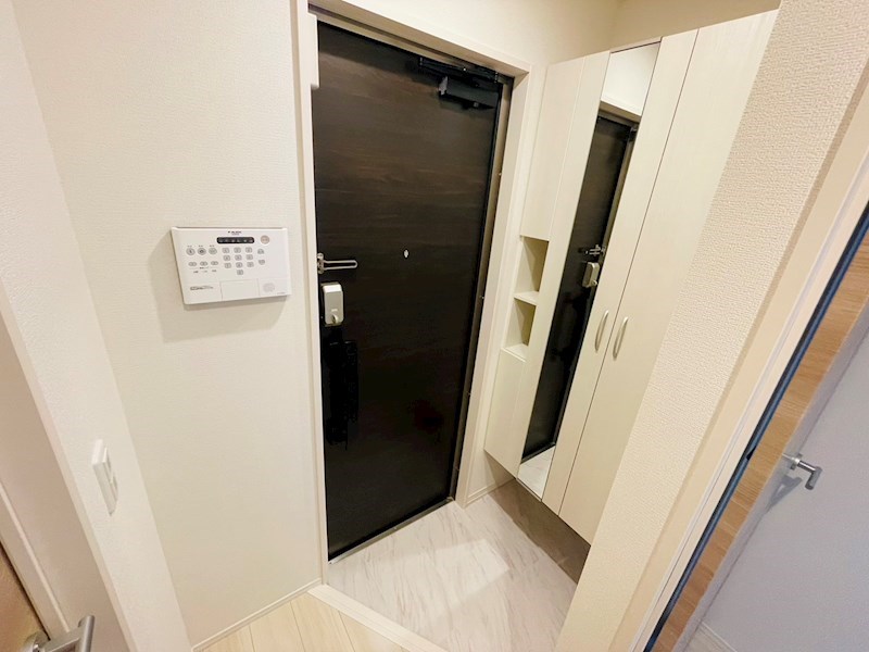 ルリアン谷中 玄関