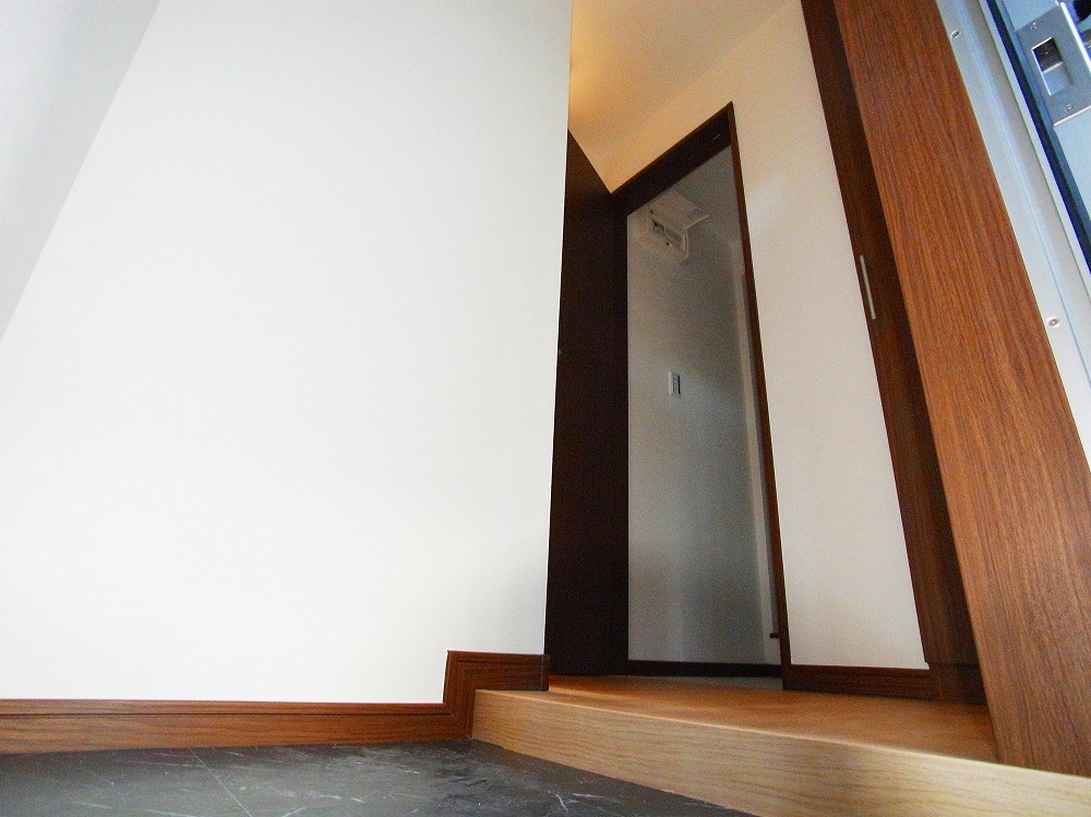 セレーノ新田 玄関