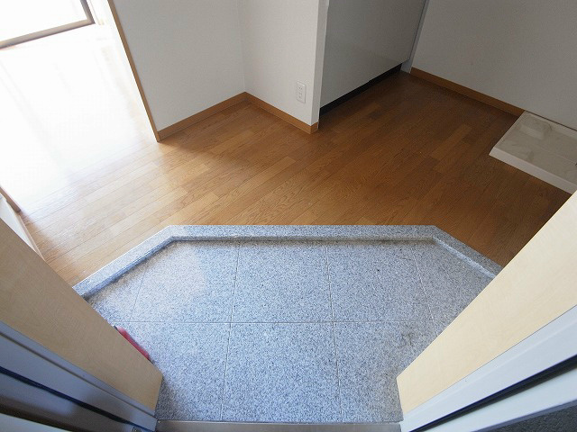 ラグジュアリーガーデン東松戸 玄関