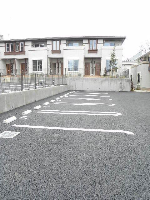 ルミエール 駐車場
