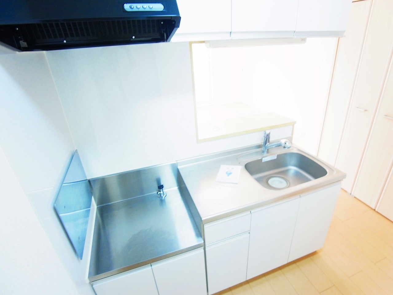 サン　ウッド キッチン