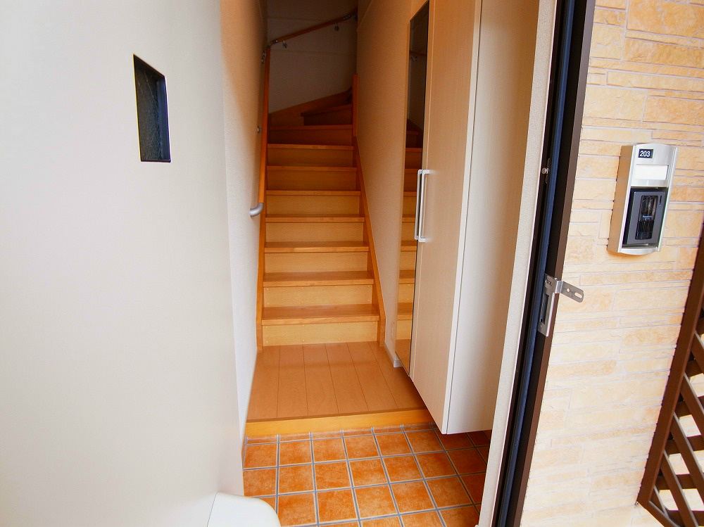 ジュネス新木 玄関