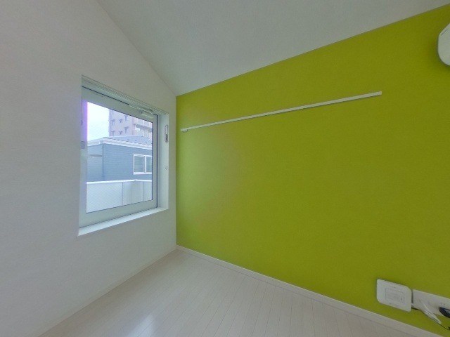 Amitie Ojikamiya ベッドルーム