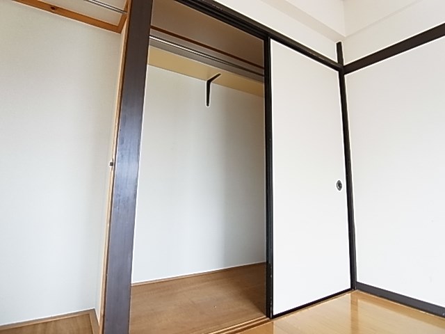 エレナマンション 収納