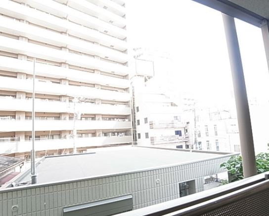アンプルールフェールスリーズ  ベランダ