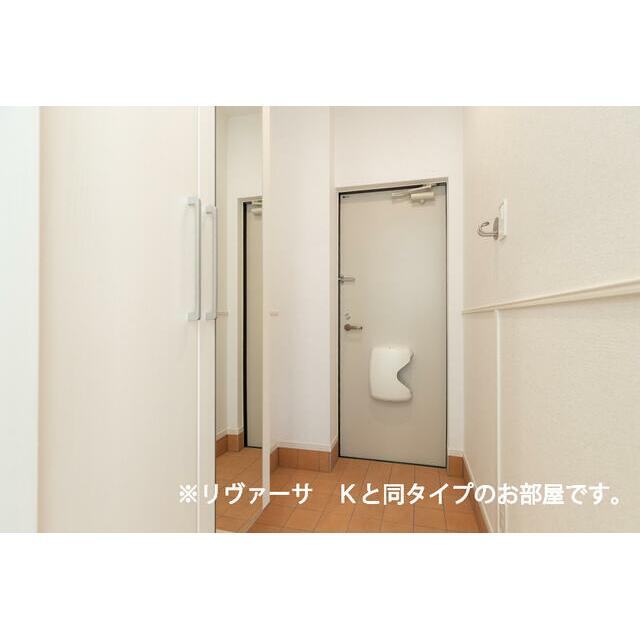オーチャードＤ 玄関