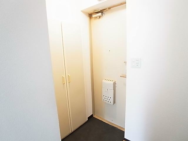 鶴見ハイツ 玄関