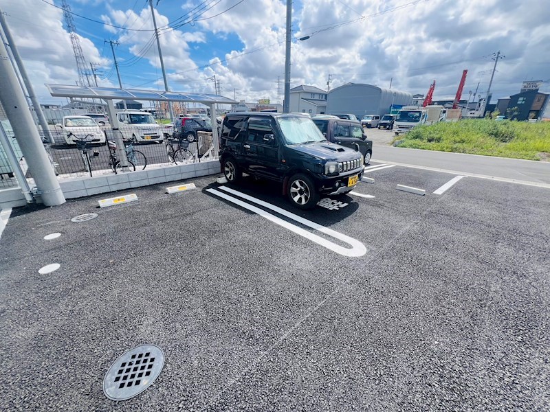 アヴァンス八潮B 駐車場