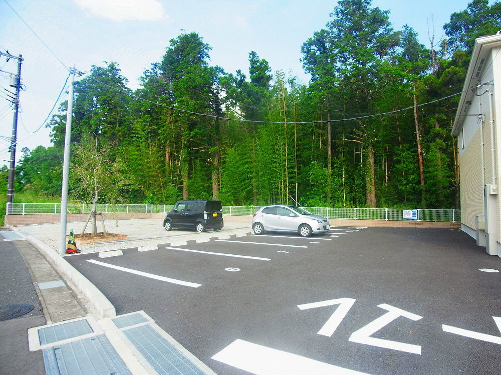 メゾン　チェリー 駐車場