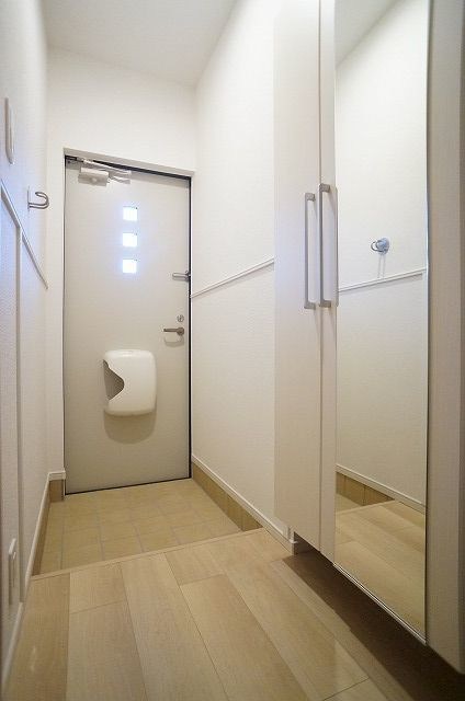 レジデンスミナミＢ 玄関