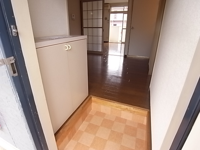 ウィンディーヒルズＢ 玄関