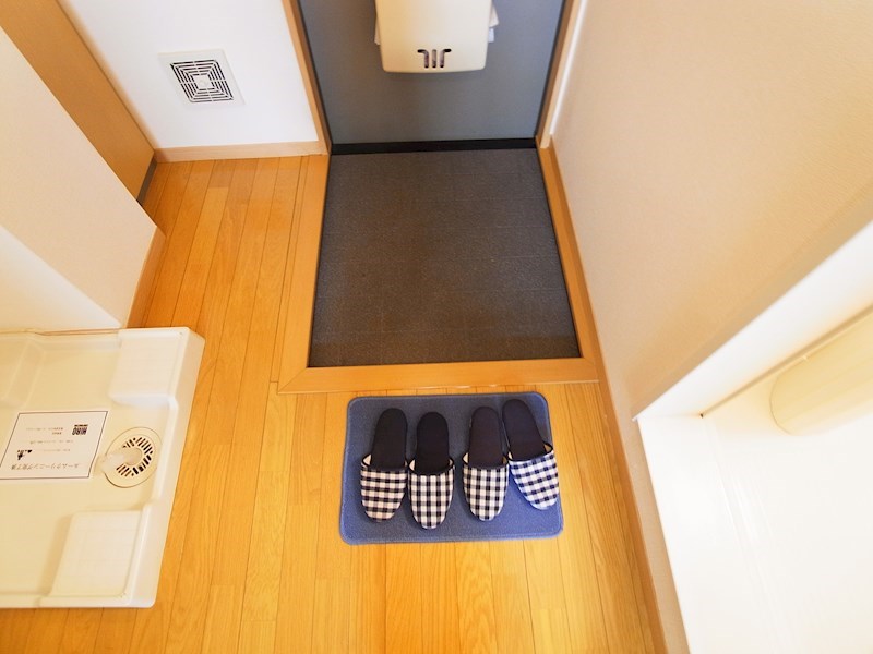 ＡＤＯＮＩＳ　ＨＯＵＳＥ 玄関