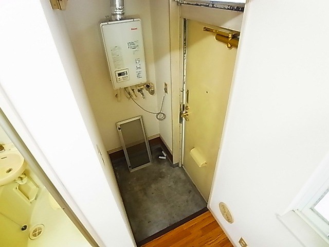 エステートピア勝間 玄関