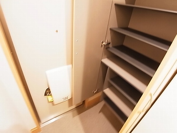 フォリウムーＡ 玄関