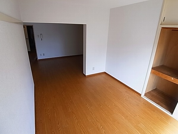 カームヤタ藤第１ リビング