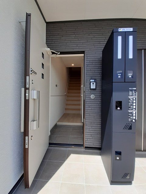 アルカディアC 玄関