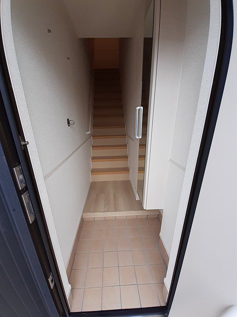 レジーナ　ガーデンA 玄関