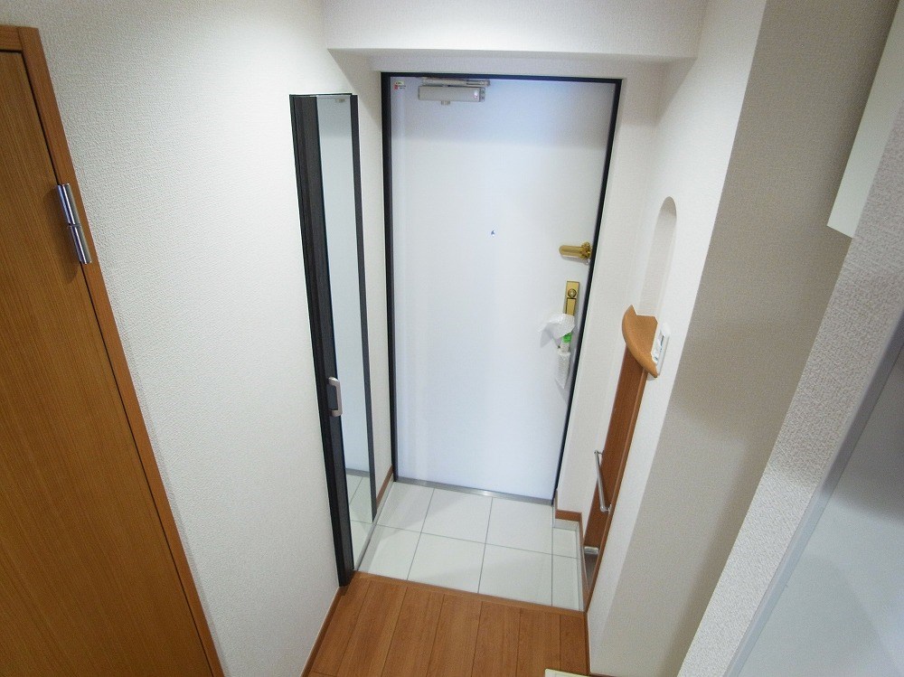 アンベリールマーロ北綾瀬２ 玄関